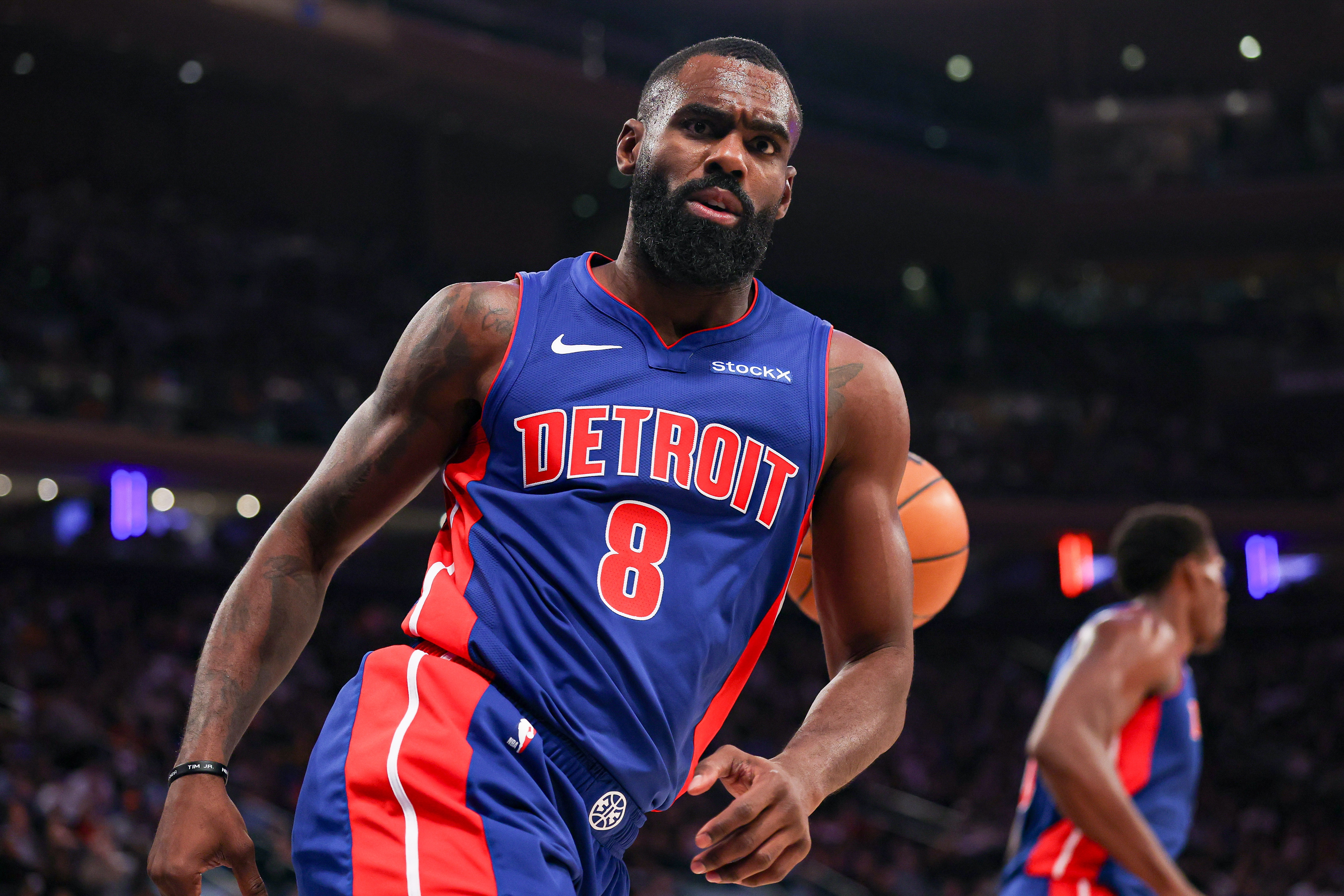 好帮手！小哈达威、杜伦、哈里斯半场各有建树 高效合计得29分